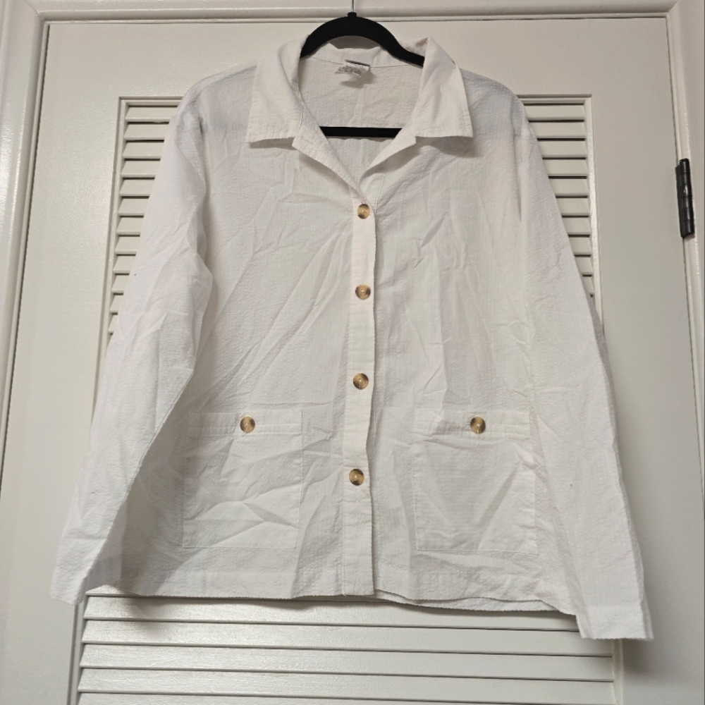 Sport Timer - White Lightweight Button Long-Sleeve Top With Front Pockets